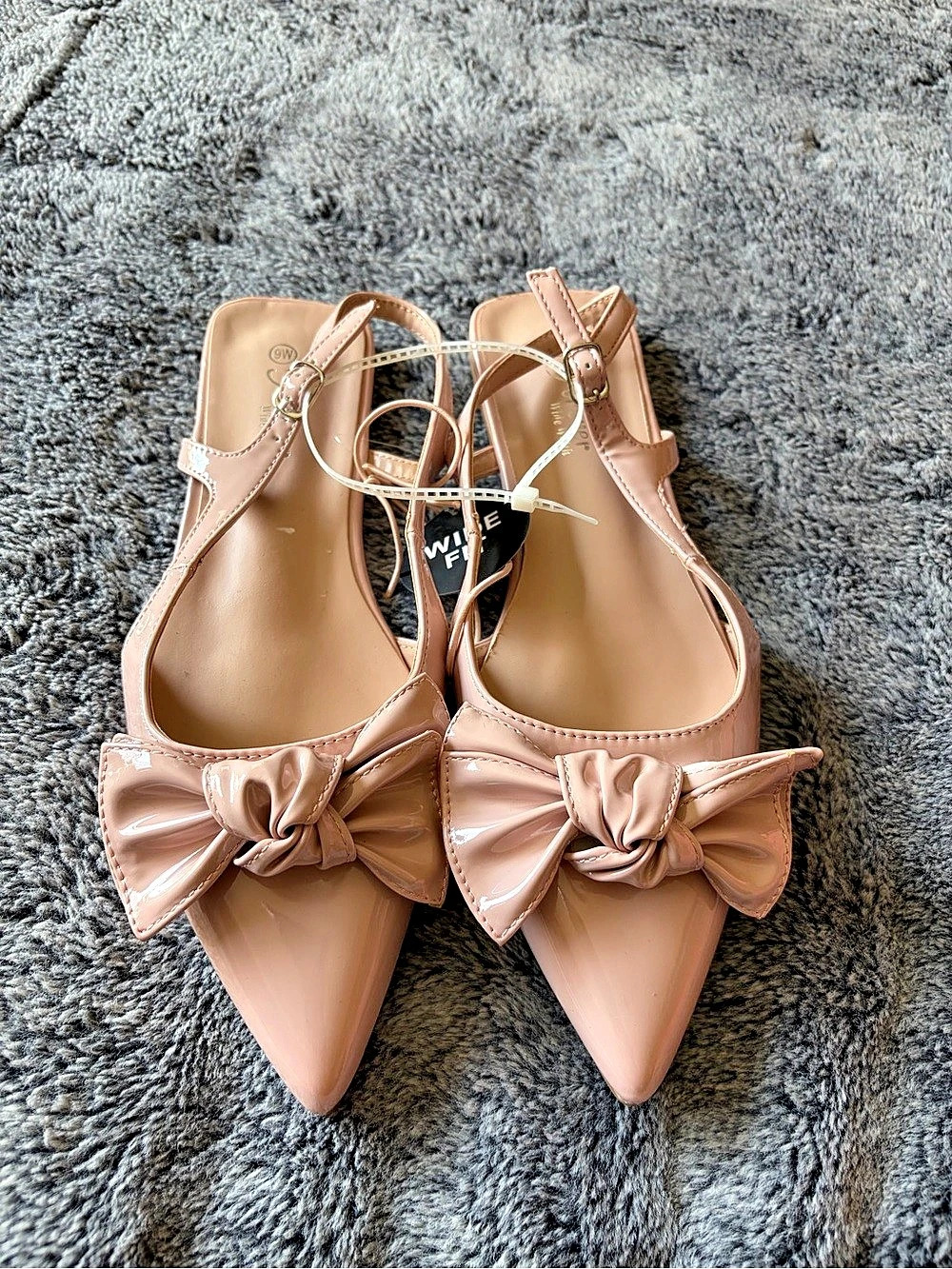 Bow Pointed-Toe Slingback Sandals in Pink